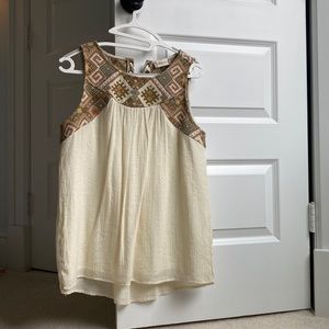 It’s giving: French lover. Perfect for fancier dinners/events.